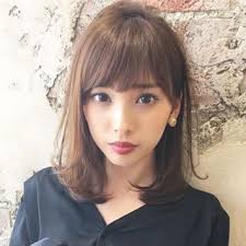 鎖骨あたりのミディアムスタイルはいかがでしょうか この長さはくくりたい方 アレンジなどもしたい方にオススメです 肩上まで切るのが怖い方はこ長さから挑戦してみてはいかがでしょうか 顔の形 髪質 ライフスタイルか model hair hair