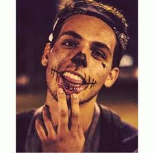 To the woman who said my costume is disgusting and I shouldn't be wearing  it. You can go back to drinking your wine lol Im 34 and still trick and  treating with