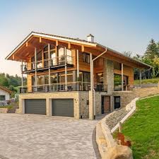 Referenzen Heimatstyl Massivholzhaus In 2020 Massivholzhaus Baustil Haus Hanglage