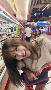 Kpop Lockscreens Hyuna Girlfriend Material Like X2f Reblog Or Rappers Femininas Cantores Meninas Tatuadas