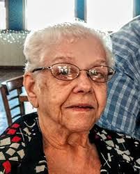 Carrie Lindig's Instagram, Twitter & Facebook