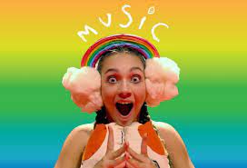 Sia a commencé sa carrière en tant que chanteuse dans le groupe australien crisp dans les années 90. Regardez Sia Devoile La Chanson Together Tiree De Son Film Music