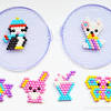 Aquabeads perlenschaber mit dem aquabeads perlenschaber lösen sich perlenkreationen schnell und einfach von der bastelplatte nach nur fünf minuten trocknungszeit. 1