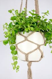 Green Bird Diy Mode Deko Und Interieur Diy Makramee Blumenampel Aus Juteschnur Knupfen Blumenampel Blumen Ampel Diy Blumen