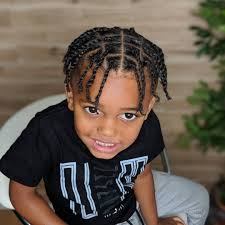 Encontre Este Pin E Muitos Outros Na Pasta Hairstyles For Men De Hairstyles For Men Nail Effect Boys Long Hairstyles Little Boy Hairstyles Boy Braids Hairstyles