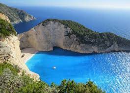 В.), средишњи део мање, а југ је више валовит. Krf Najzeleniji Otok Sredozemlja Putovanja Smart Travel