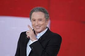 Jamais michel drucker n'aurait imaginé devoir passer par de telles épreuves. Michel Drucker L Animateur Avait Un Certain Succes Avec Les Filles Pendant Sa Jeunesse Il Raconte