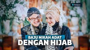 Baju pengantin adat jawa tengah terbaru 2017 jual baju pestaku murah. Inspirasi Gaun Pernikahan Adat Lengkap Dengan Hijab Glamor Di Hari Bahagia Keepo Me Indonesia News Feed