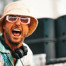 Dean Manley's Instagram, Twitter & Facebook