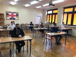 Egzaminy ósmoklasisty możesz rozwiązywać bezpośrednio na stronie, bez potrzeby ściągania ich na dysk komputera. F1sl3k34rnnqam