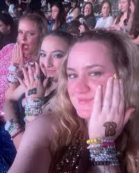 Kelly Aryn (@kellyarynbb) • Instagram photos and videos