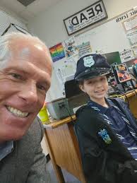 Last week, Chief Justice Douglas Herndon visited Esther Bennett Elementary  School in Sun Valley as part of Project REAL's efforts to educate students  about the legal system.