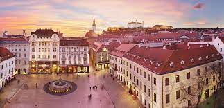 Der bratislava hlavná stanica ist ein durchgangsbahnhof und mit seinen sechs durchgangsgleisen für einen hauptstadtbahnhof und seine umgebung recht bedeutenden bahnhof relativ klein angelegt. Top Things To Do In Bratislava What Not To Miss In Slovakia