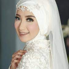Beralih dari makeup yang simple namun segar, kini kita ulas bagaimana makeup pengantin hijab sederhana yang tidak kalah cetar saat hari pernikahan. Inspirasi Makeup Pengantin Berhijab Cantik Anggun Dan Mempesona Sekar Kencana