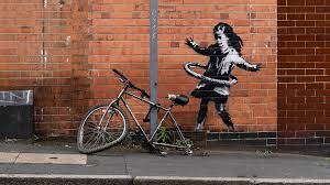 Latest news and photos about the street artist banksy. Nieuw Banksy Kunstwerk In Een Dag Vernield En Weer Gemaakt Nos Jeugdjournaal