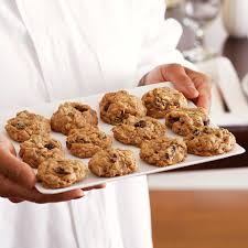 Normally i would say regular cookies, but since these taste like banana bread and oatmeal, i'm really quite in love. Cinnamon Raisin Oatmeal Cookies Recipe Eatingwell