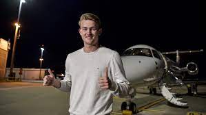 Style de jeu de l'i.a. De Ligt Lands In Turin To Seal Juventus Move