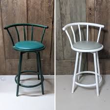 7 materials $10 1 hour easy i am often surprised that people pass up these great items. How To Paint A Metal And Vinyl Barstool House Canvas Diy Blog