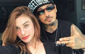 Selain dijemput nora alexandra, jerinx juga dijemput personel superman is dead yakni bobby kool dan eka rock. Jerinx Unggah Foto Ciuman Bareng Nora Ngakunya Dipaksa Pojoksatu Id