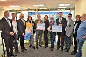 Die perfekte zahlungsart für alle, die was vorhaben. Spenden Statt Geschenke Vr Bank Und Raiffeisendruckerei Unterstutzen Lernpatenprojekt Im Kreis Neuwied Kreisverwaltung Neuwied
