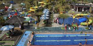 Air bersembur dari situ sampai tangki spare pun habis air. Ini 4 Wisata Pemandian Air Panas Di Garut Sudah Pernah Coba Halaman All Kompas Com