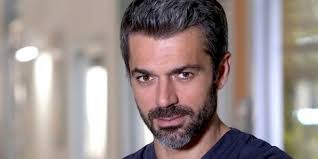 Nelle tue mani racconta in fondo che siamo tutti pazienti prima o poi e che il caso più importante che il protagonista di questa serie è costretto a risolvere è identico a quello che ognuno di noi lorenzo lazzarini. Doc Nelle Tue Mani La Fiction Torna Su Rai 1 Anticipazioni Quinta Puntata