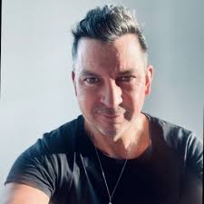 Yesterday marked the end of an era for me as I walked out of #edelman for  the last time after a 21 year career.