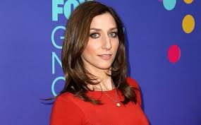 Chelsea peretti & tizhimself 2020. Chelsea Peretti Says No To Fedoras In Netflix Comedy Special Trailer In 2020 Chelsea Peretti Comedy Specials Stand Up Comedians