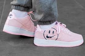 Smile With The Nike Air Force 1 Low Pink Foam Have A Nike Day Dr Wong Emporium Of Tings Web Magazine Nike Air Force Nike Nike Air Force Sneaker