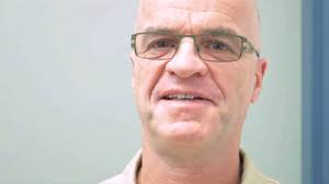 Caring through Excellence. L'Excellence au coeur de nos soins.