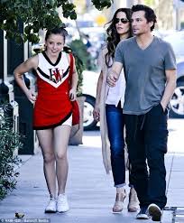 While kate was on the show to promote her own amazon movie, jolt, she also took the opportunity to. Lily Mo Sheen Awkward Clapping Gif Michael Sheen Kate Beckinsale Celebrities Social Media