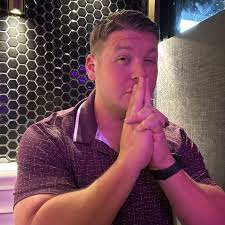 Everyone!!! Stop what you are doing and go wish my hubby HAPPY BIRTHDAY  🎉🎊 💕😍 I love you to the moon and back!! I'm so happy I have gotten to  spend so