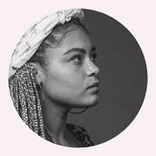 Shelly Grace's Instagram, Twitter & Facebook