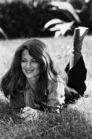 She was made an officer of the order of the british empire (obe) in 2001 and received france's legion of honour in 2002. Charlotte Rampling Startseite Facebook