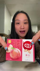 #foodiesushiqueen #peachflavor #kitkat #chocolate #chocolatelover #candy  #sweets #desserts #peachkitkat #peach #mukbang #mukbangeatingshow  #foodrreview #kitkat🍫 #kitkatlover