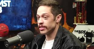 Pete Davidson Feels 'Guilty' About One Thing Regarding Girlfriend's  Pregnancy