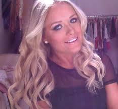 Blogueira de beleza surpreende fãs ao revelar que é tetraplégica