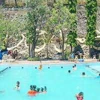 Kabupaten gresik, yang berbatasan dengan surabaya, memang terkenal sebagai salah satu kota industri di jawa timur. Bukit Awan Water Park Piscina En Gresik