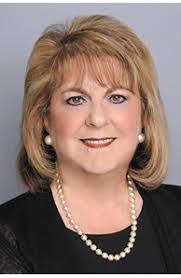 Renee Pollack's Instagram, Twitter & Facebook