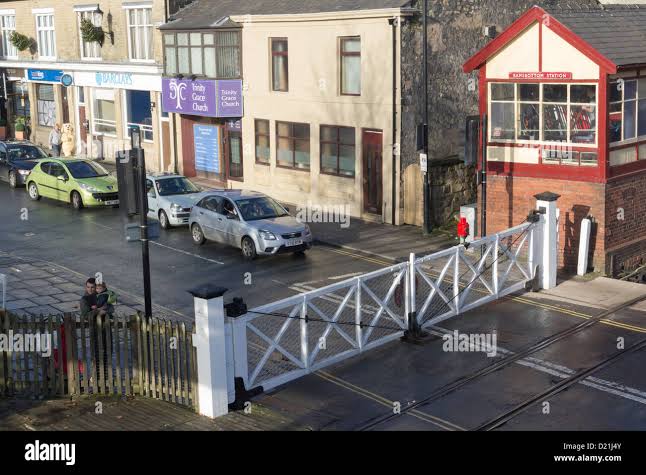 Gated railway level crossing hi-res stock photography and images - Page 2 - Alamy