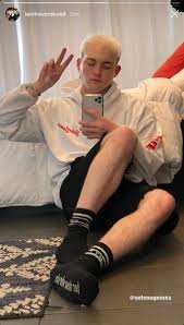 Selena gomez raised eyebrows with her new track boyfriend as she reflected on dating 'dead ends' and sang about her desire to have a significant other. Selena Gomez Hq On Twitter Trevor Daniel Sports Selena S Boyfriend Merch As Rumors Continue To Spread About Their Upcoming Collaboration Past Life Remix Https T Co Nxzi9ymkkl