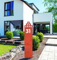 stele im hanseatischem design mit hausnummer hausnummern haus edelrost