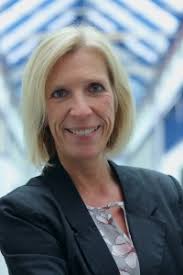 Congratulations! Cambridge-Kandidaten können Erfolg endlich in Händen  halten