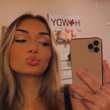 Jackie Coble's Instagram, Twitter & Facebook