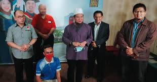 He joined islam at the age of 12 after following closely about the religion. Upsi Bekerjasama Dengan Ebit Lew