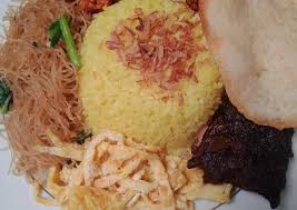 Nasi kuning nasi yang dimasak dicampur nasi kuning banyak di disajikan di acara acara tertentu. Viral Cara Membuat Nasi Kuning Praktis