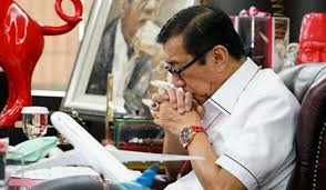 Yasonna laoly dipukul ko, ronny sompie terkapar. Zz4hiew1m0s6wm