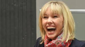 August 1963 in neuburg an der donau als doris köpf) ist eine deutsche journalistin und buchautorin. Bleibt Ja In Der Spd Familie Doris Schroder Kopf Soll Wieder Verliebt Sein N Tv De