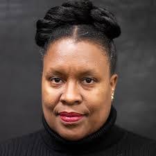 Lisa Bigham's Instagram, Twitter & Facebook