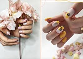 Tout ce dont vous avez besoin est une couleur audacieuse que vous aimez comme votre base, une seule bande en bas du milieu, et un strass pour faire ce court nail art se produire. Ongles Printemps 2021 40 Idees Tendance Pour Votre Prochaine Couleur Des Ongles
